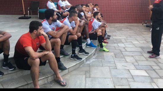 Imagem Gallo justifica escolha por treino no horário do jogo com o Palmeiras: &quot;adaptação&quot;