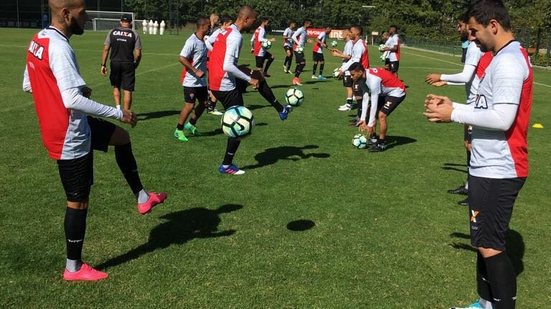 Imagem Em CT do São Paulo, Vitória finaliza preparação para pegar o Palmeiras