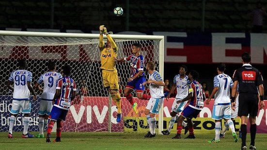 Imagem Bahia abre o placar, mas cede empate ao Avaí em Pituaçu