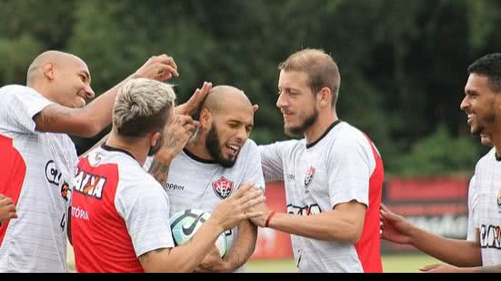 Imagem Paulinho e Leandro Salino serão dispensados do Vitória
