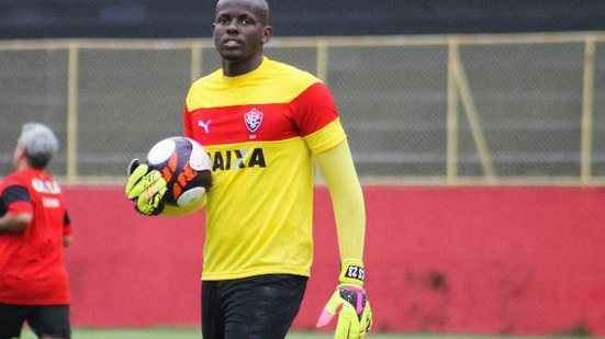 Imagem Goleiro Caíque será titular na partida contra a Chapecoense