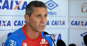 Imagem Jorginho elogia Bahia após  derrota diante do Santos: “as oportunidades apareceram”