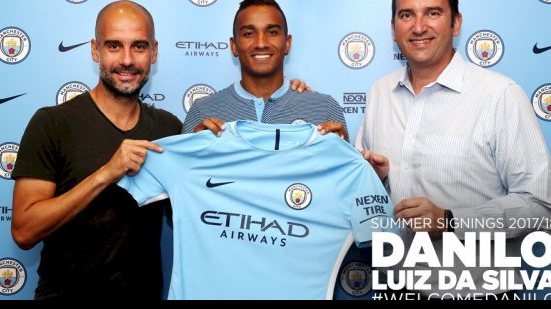 Imagem Fora dos planos do Real, lateral Danilo acerta com o Manchester City 