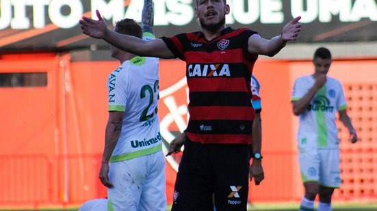 Imagem Uillian Correia diz que Vitória precisa &quot;suar sangue&quot; para sair da zona