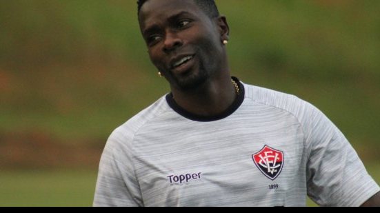 Imagem Em situação complicada no Brasileiro, Kanu acredita em fuga do Z4: “Não vamos jogar a toalha”