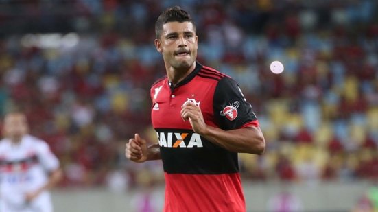 Imagem Com tumor no testículo, meia do Flamengo passará por cirurgia