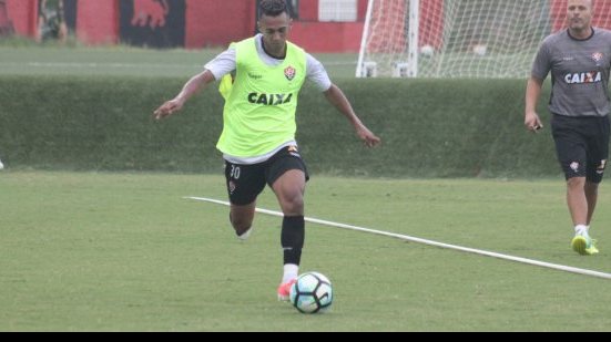 Imagem Juninho assina contrato e se junta ao elenco do Vitória