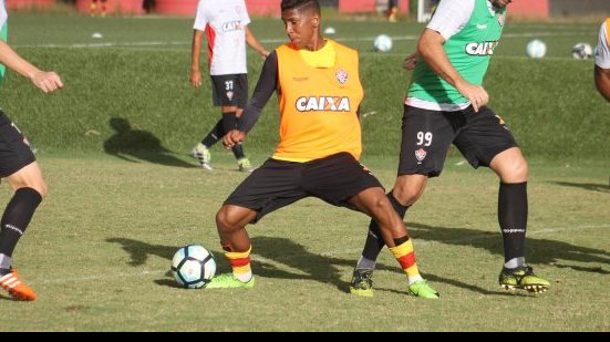 Imagem Vitória faz mais um treino sob comando de interino