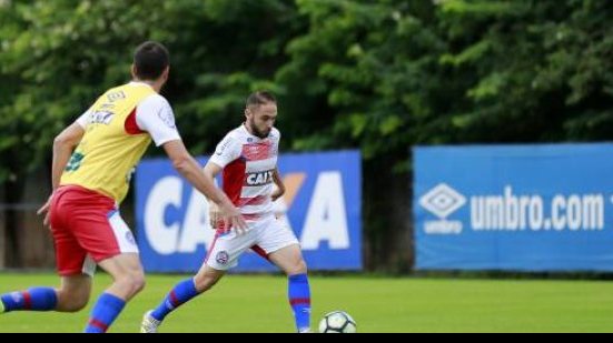 Imagem Com Armero, Bahia treina de olho no Sport