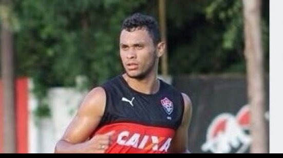 Imagem Zagueiro rescinde com o Vitória