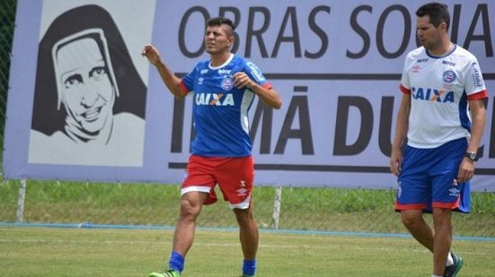 Imagem Volante sente joelho e pode ficar de fora do restante da temporada