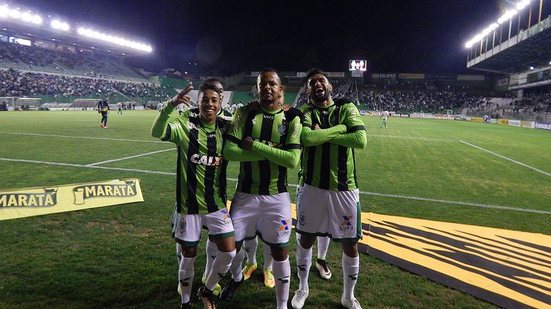 Imagem Invicto há 11 jogos, América Mineiro volta a vencer e segue líder da Série B