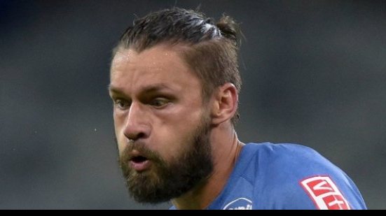 Imagem Atacante do Cruzeiro desmaia no vestiário após empate com o Vitória