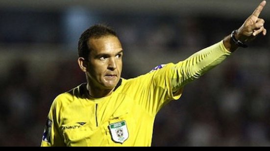 Imagem Trio goiano comanda Vitória x Ponte Preta