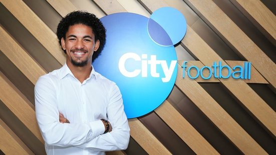Imagem Após acertar com o City, Douglas é emprestado a clube espanhol