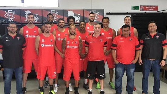 Imagem Jogadores do Universo/Vitória se apresentam para a temporada 2017/2018
