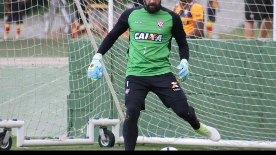 Imagem Após revezamento, Mancini elogia goleiros, mas escolhe Fernando Miguel titular