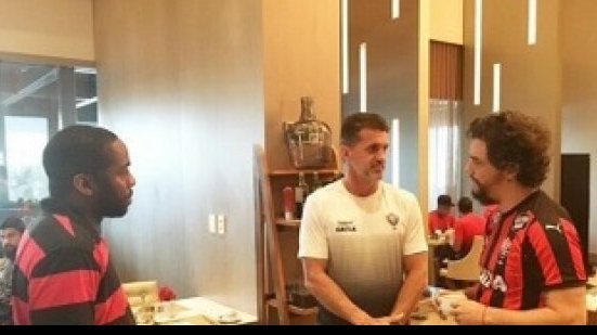 Imagem Lázaro Ramos e Wagner Moura serão reforços do Vitória contra o Flamengo