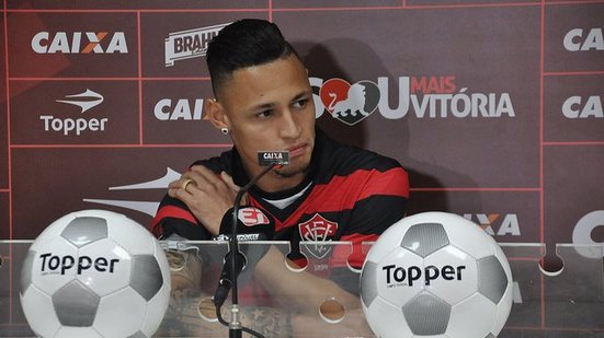 Imagem Neilton diz não entender porque era reserva com Alexandre Gallo e comemora volta ao time titular