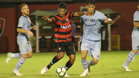 Imagem Clubes do Brasileirão demonstram interesse por lateral que vem se destacando na reação do Vitória