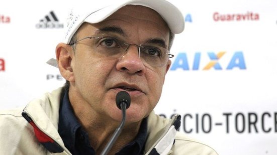 Imagem Presidente do Flamengo esclarece situação do meia Conca no clube