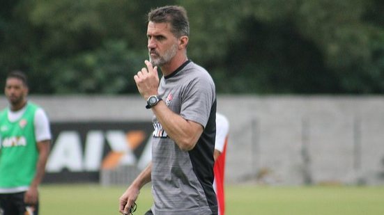 Imagem Vitória finaliza preparação para jogo contra o Avaí e Mancini divulga o time titular 
