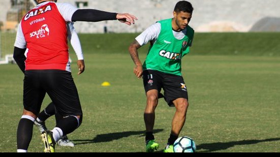 Imagem Vitória treina com presenças de Farias, Carlos Eduardo, Cleiton, André Lima e Fred