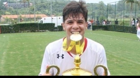 Imagem Dono de escolinha de futebol cobra R$ 500 mil de clube por venda de atleta