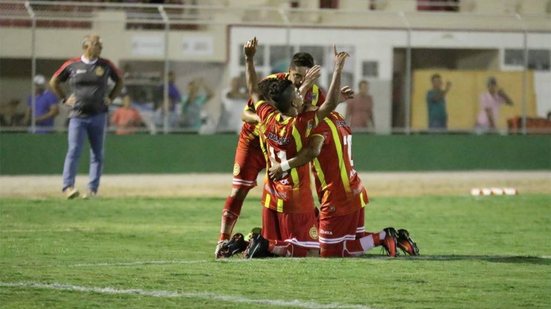 Imagem Juazeirense vence Globo e fica a um passo da final na Série D do Brasileirão