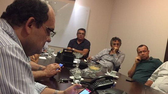 Imagem Oposição do Vitória volta a se reunir; Agenor rebate: &quot;Quero distância dessa política nojenta&a