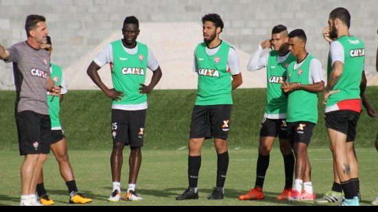 Imagem Vitória faz treino de finalização e defesa na Toca do Leão