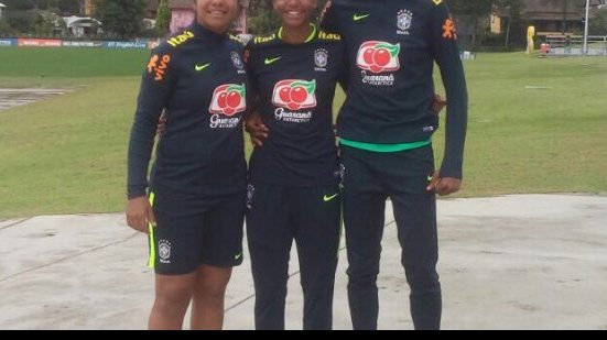 Imagem Atletas do Vitória participam de coletivo com a Seleção Brasileira Feminina