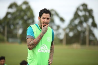 Imagem Chapecoense afasta Victor Ramos do elenco e busca outro zagueiro no mercado