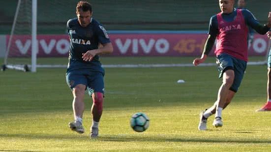 Imagem Em treino, Kléber se machuca e está fora do jogo contra o Vitória