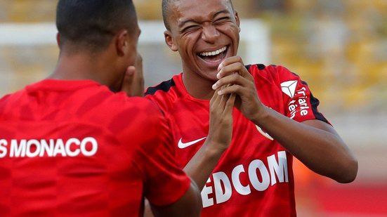 Imagem Segundo jornal, Mônaco e PSG fecharam acordo para a transferência de Mbappé 