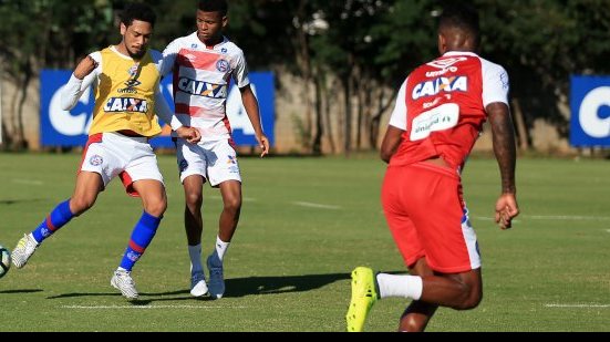 Imagem Com Allione, Edigar Junio e Hernane, Bahia se reapresenta no Fazendão