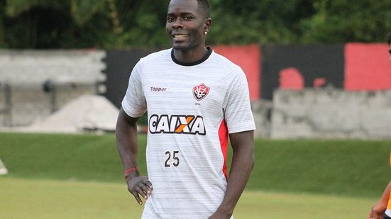 Imagem Após triunfo, Kanu revela: &#039;Minha namorada sonhou com o gol&#039;
