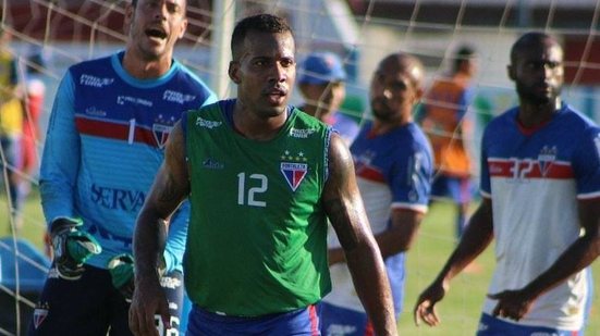 Imagem Envolvido em briga, ex-Bahia é afastado do elenco do Fortaleza