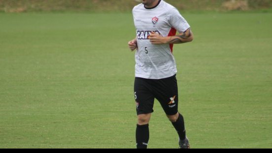 Imagem Médico do Vitória comenta chance do retorno de Willian Farias contra o Fluminense