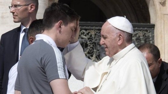 Imagem Delegação da Chapecoense é recebida pelo Papa Francisco no Vaticano