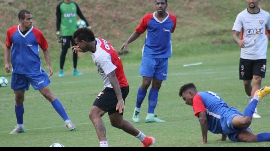 Imagem Reservas do Vitória goleiam time amador em jogo treino