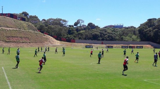 Imagem Antes de folgar dois dias, elenco do Vitória participa de treino técnico no Barradão
