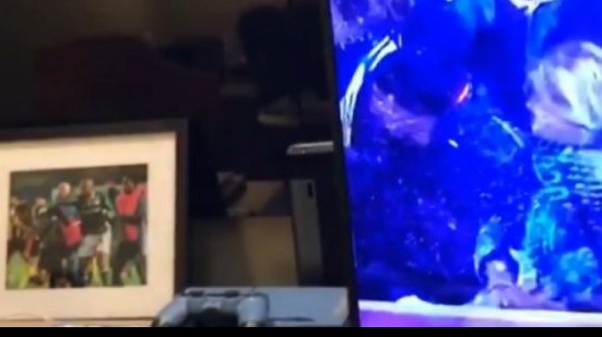 Imagem Felipe Melo tem retrato de "soco em uruguaio" na sala de casa