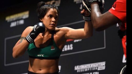 Imagem Campeã do UFC, baiana volta a negar ‘medo’ de revanche contra próxima adversária