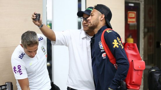 Imagem Seleção Brasileira chega em Barranquilla para enfrentar a Colômbia, nesta terça