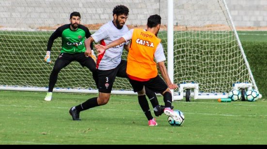 Imagem Vitória se reapresenta e treina com bola para duelo com o Fluminense