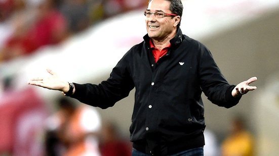 Imagem Sport renova com Vanderlei Luxemburgo até dezembro de 2018