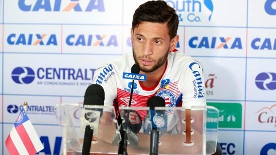 Imagem Juninho Capixaba espera jogo difícil contra o Atlético-GO: "Eles não vão aliviar pra gente"