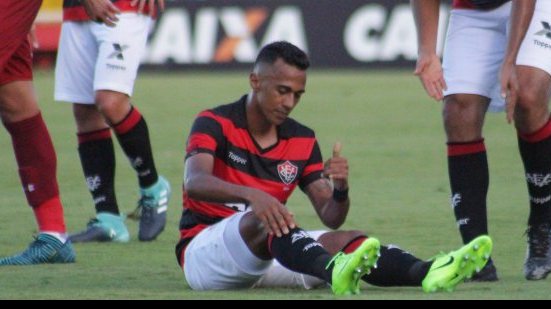 Imagem Exame detecta lesão no joelho e Juninho desfalca o Vitória por um mês