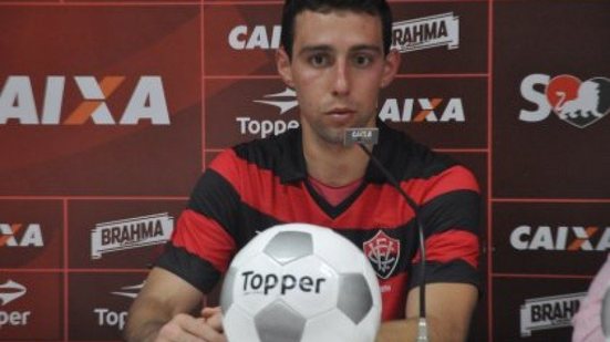 Imagem Série A: Volante do Vitória se diz pronto para atuar improvisado contra o São Paulo